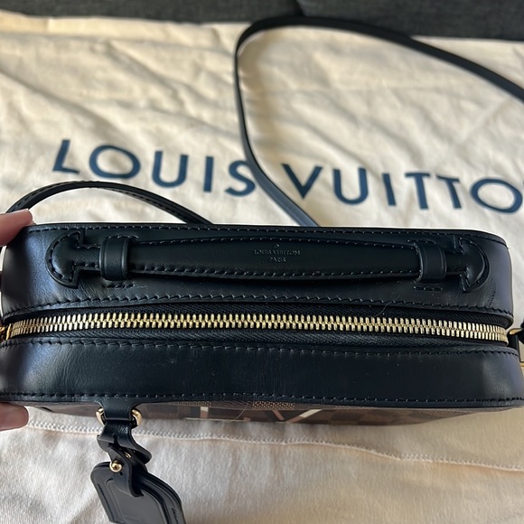 Louis Vuitton Limited Edition cross body bag - Picture 7 of 17